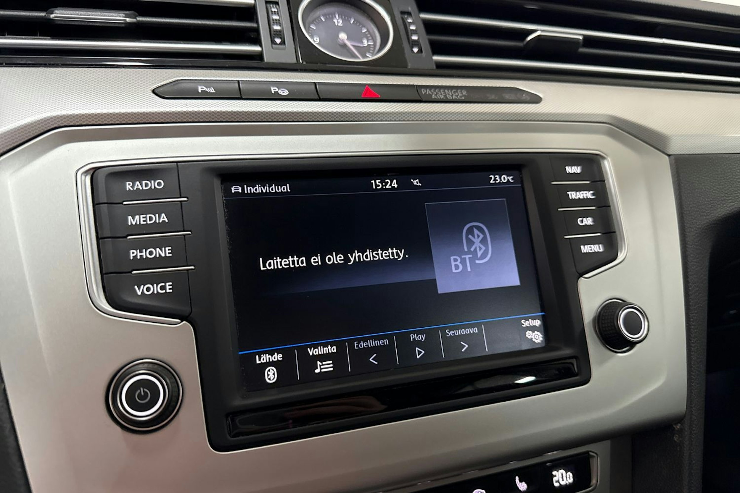 Musta Volkswagen PASSAT 2017 kuva 23.