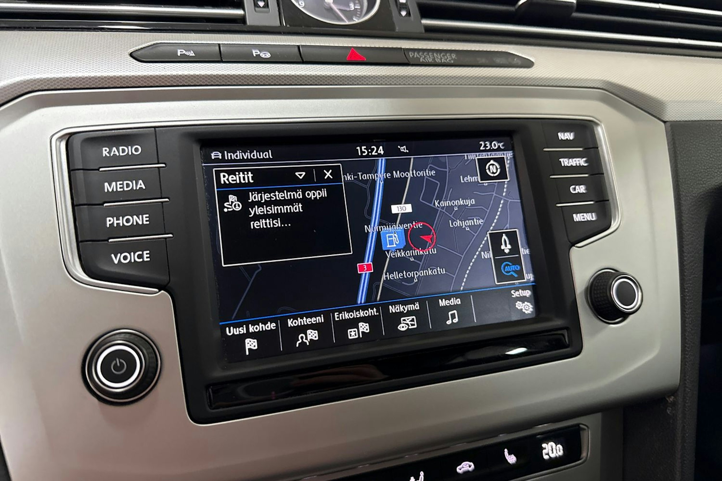 Musta Volkswagen PASSAT 2017 kuva 24.