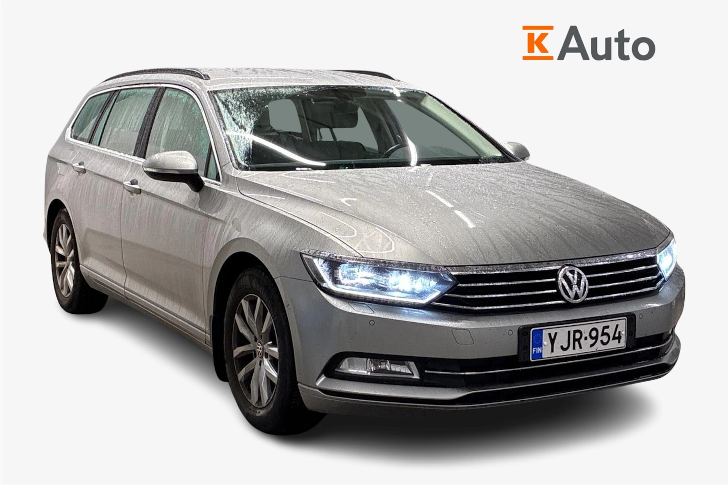 harmaa Volkswagen Passat 2017 kuva 1.