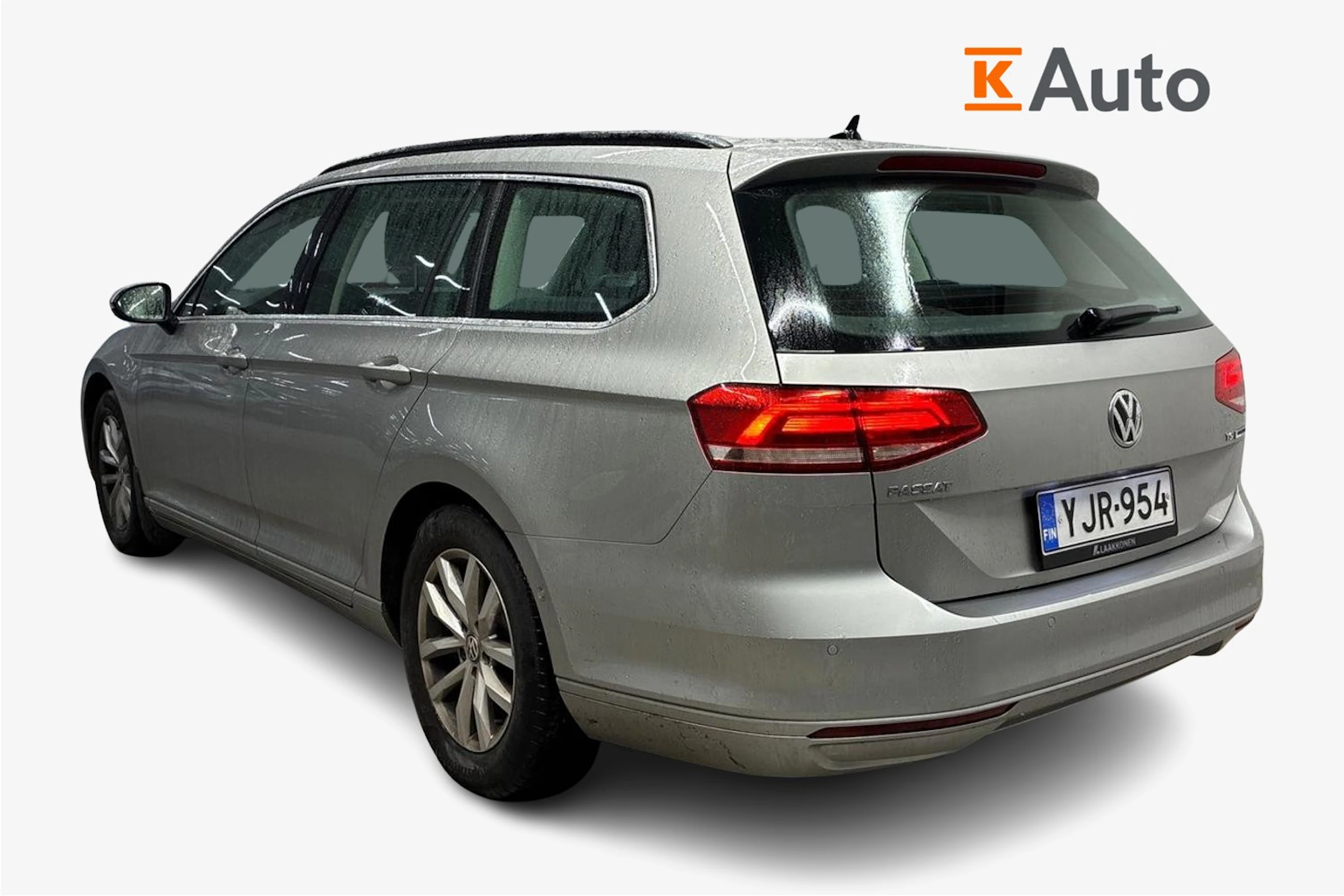 harmaa Volkswagen Passat 2017 kuva 2.