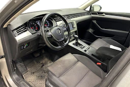 harmaa Volkswagen Passat 2017 kuva 3.