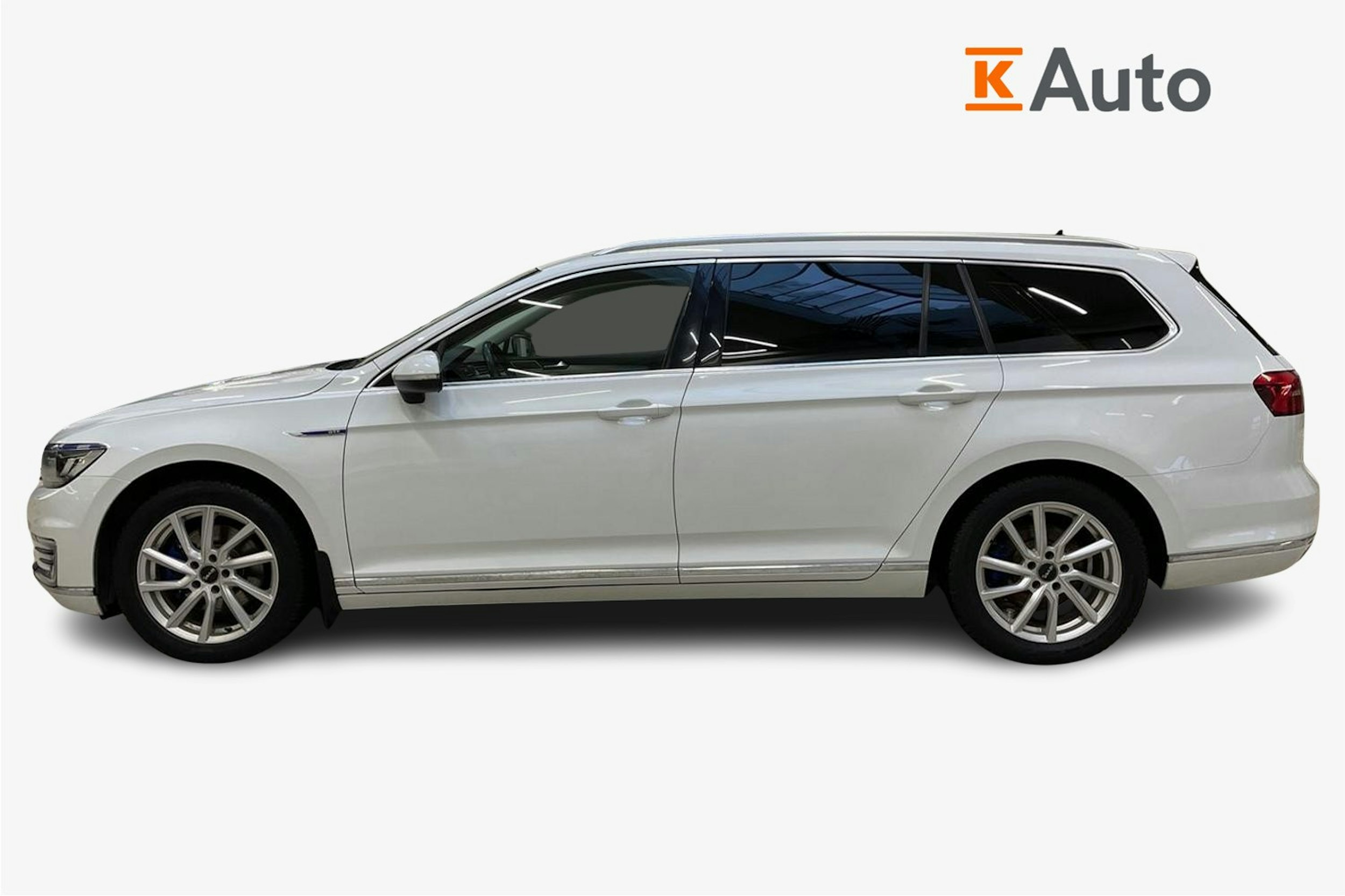 valkoinen Volkswagen Passat 2017 kuva 5.