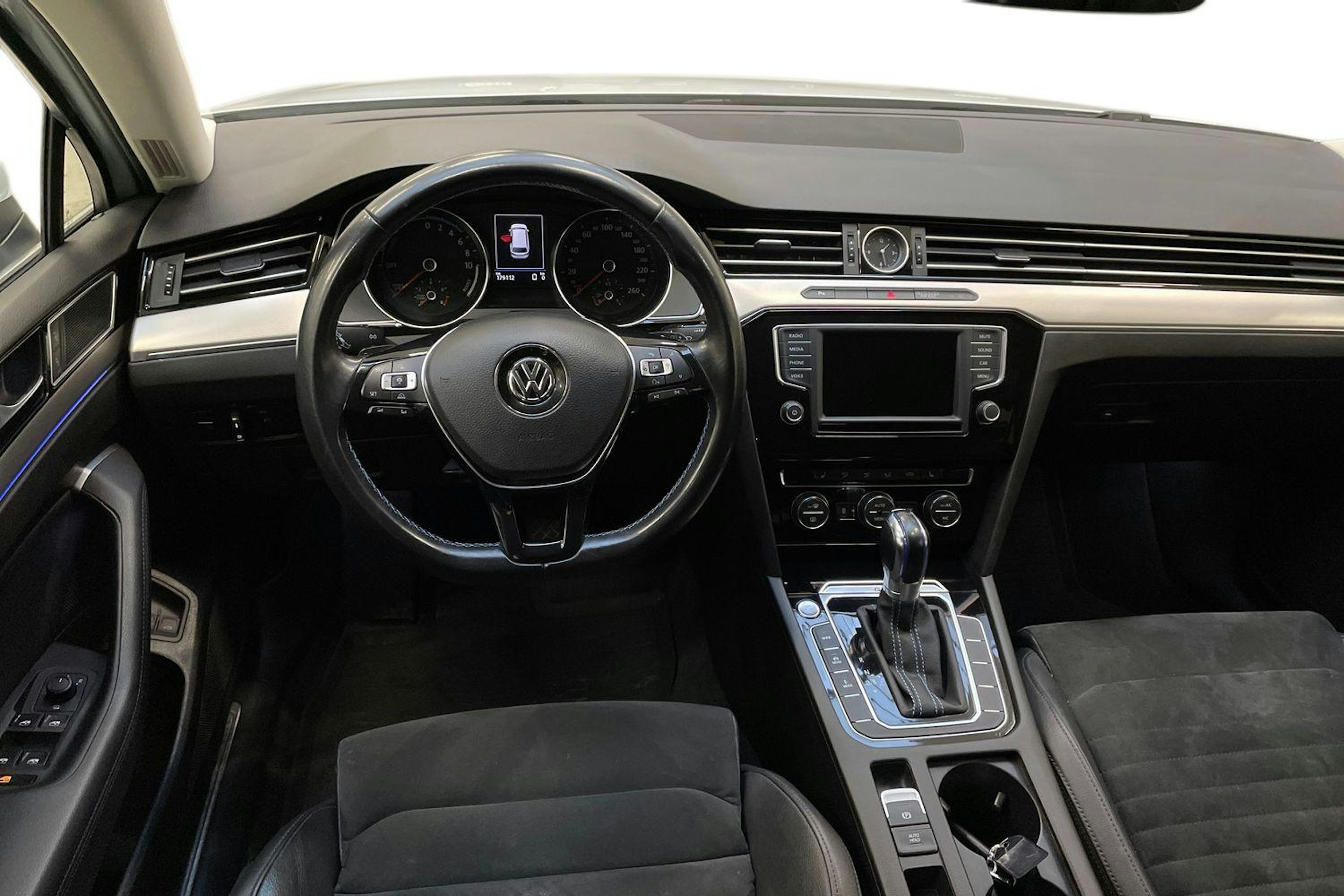 valkoinen Volkswagen Passat 2017 kuva 7.