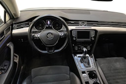 valkoinen Volkswagen Passat 2017 kuva 7.