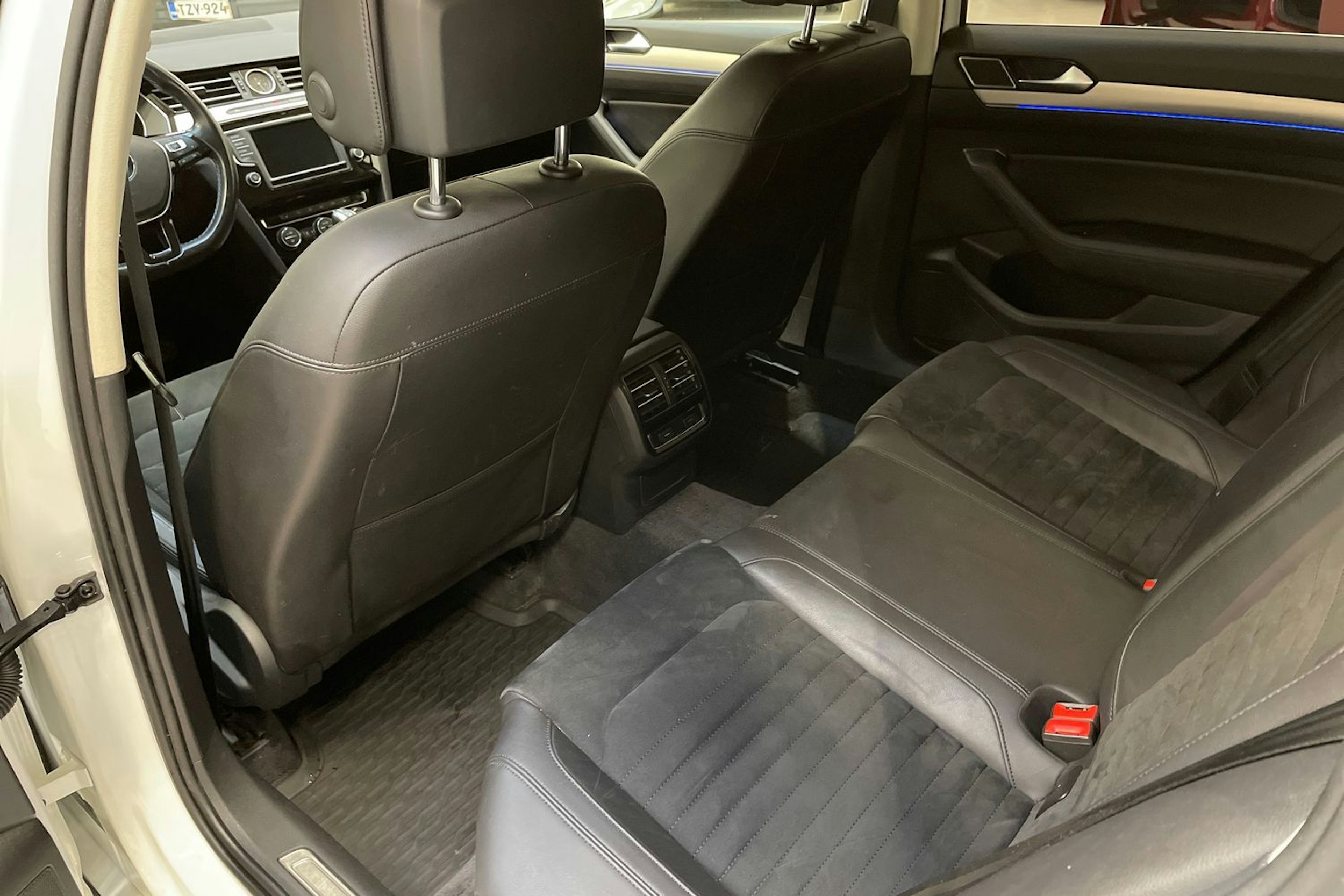 valkoinen Volkswagen Passat 2017 kuva 11.