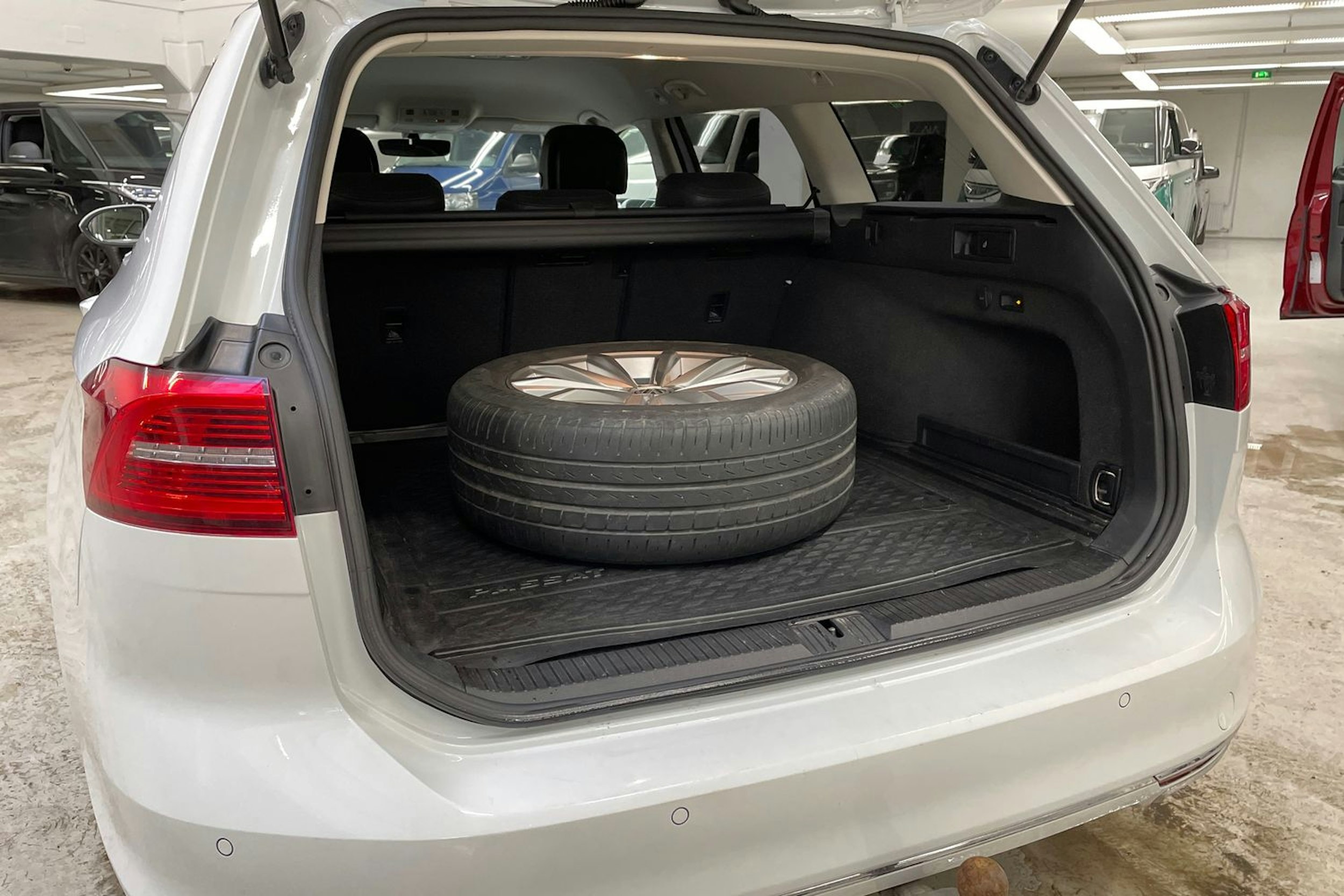 valkoinen Volkswagen Passat 2017 kuva 12.