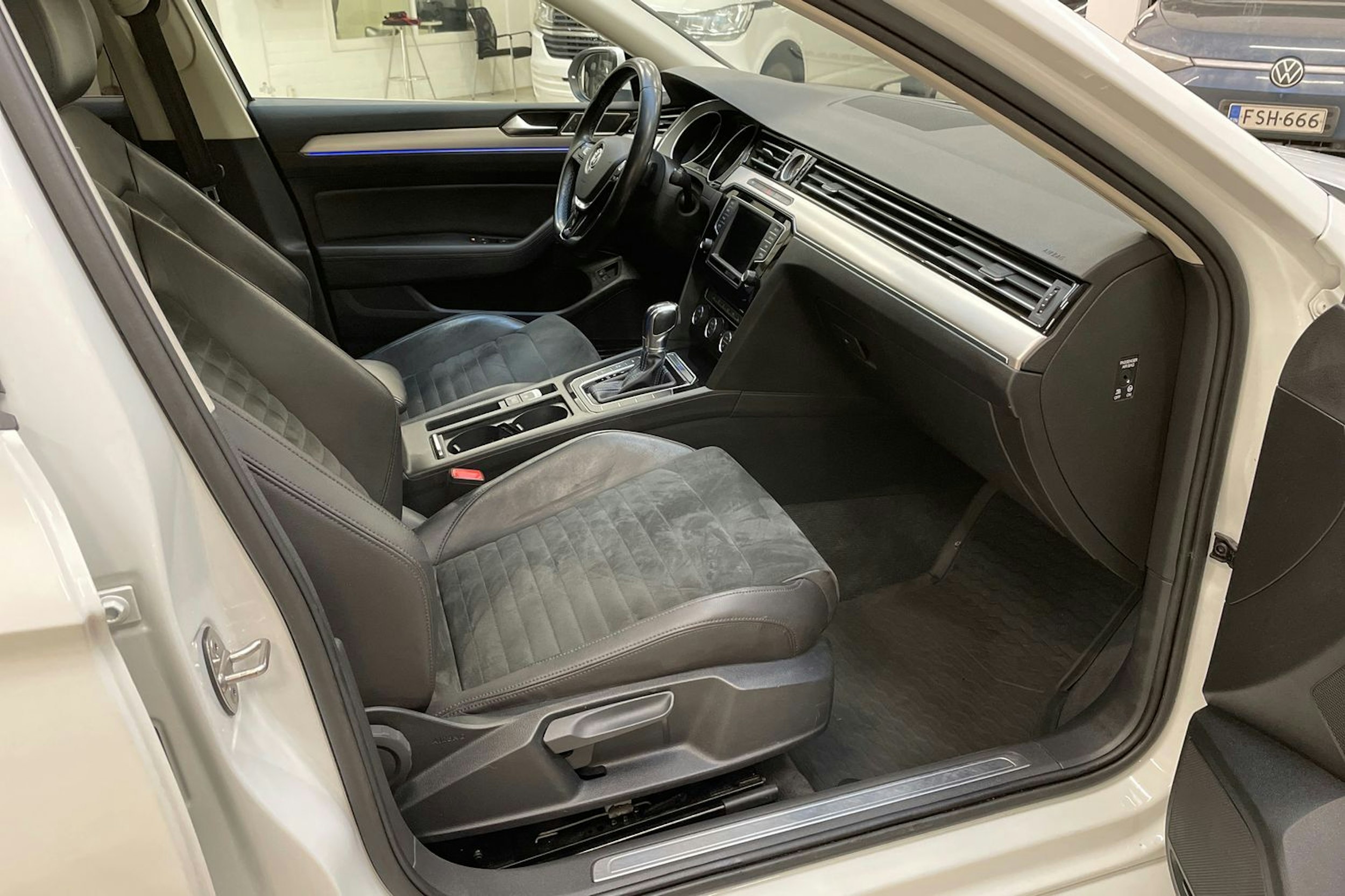 valkoinen Volkswagen Passat 2017 kuva 16.