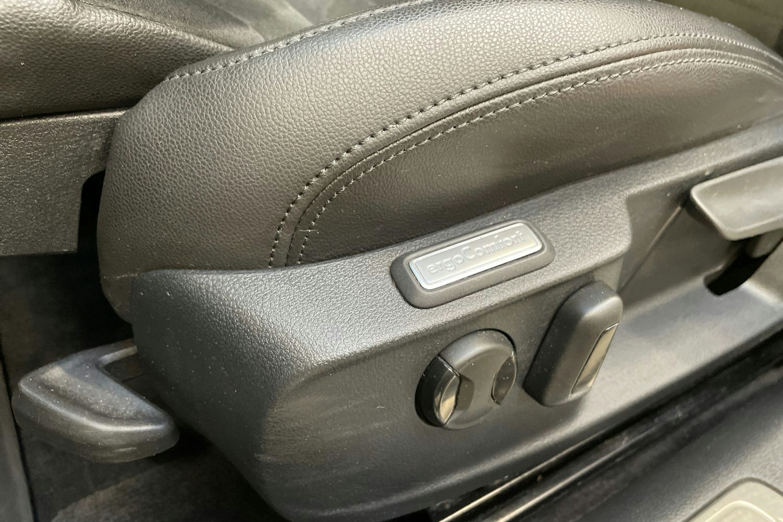 valkoinen Volkswagen Passat 2017 kuva 17.