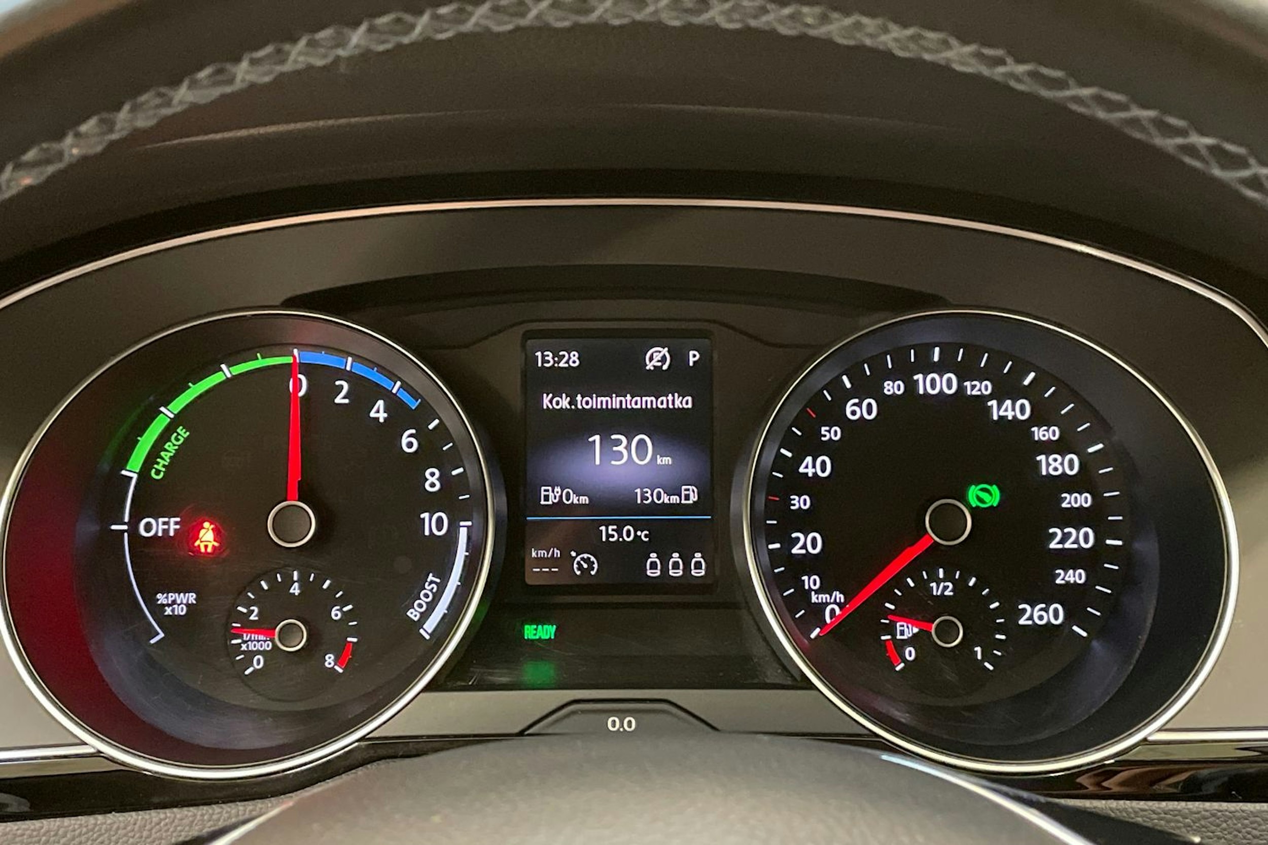 valkoinen Volkswagen Passat 2017 kuva 20.