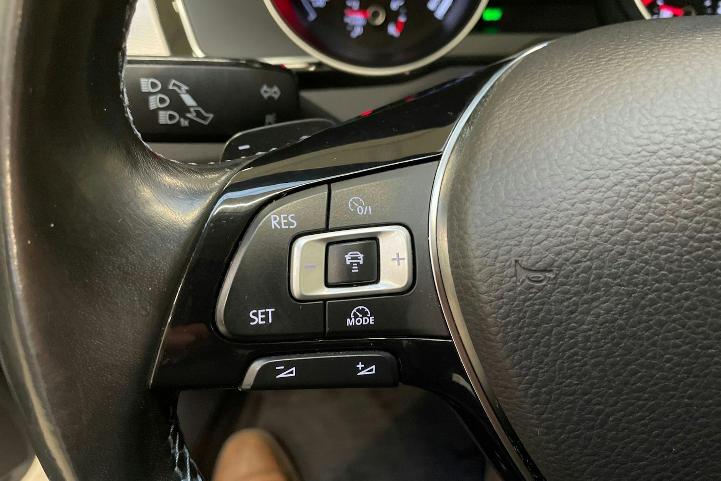 valkoinen Volkswagen Passat 2017 kuva 22.