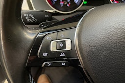 valkoinen Volkswagen Passat 2017 kuva 22.