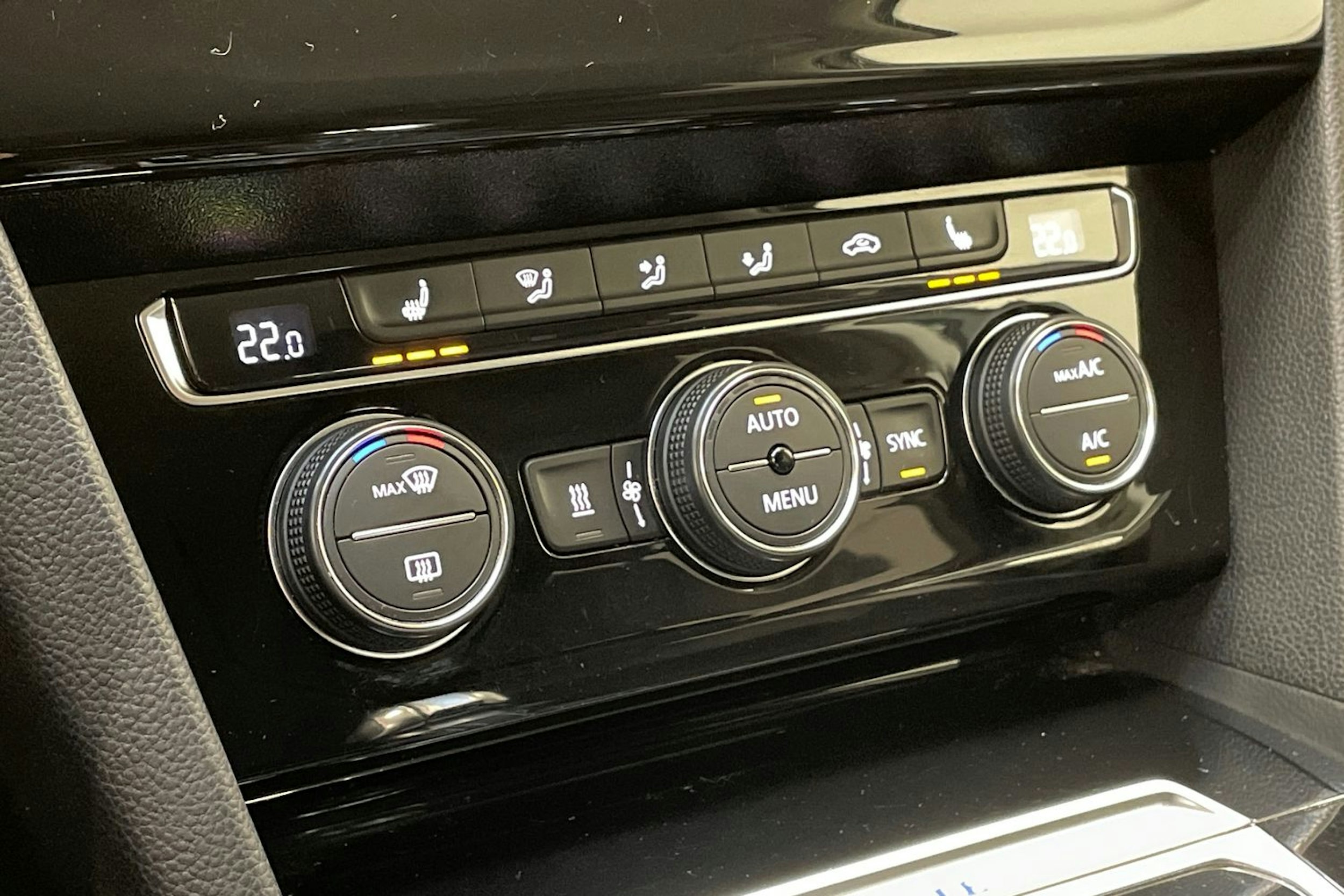 valkoinen Volkswagen Passat 2017 kuva 24.