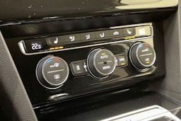 valkoinen Volkswagen Passat 2017 kuva 24.