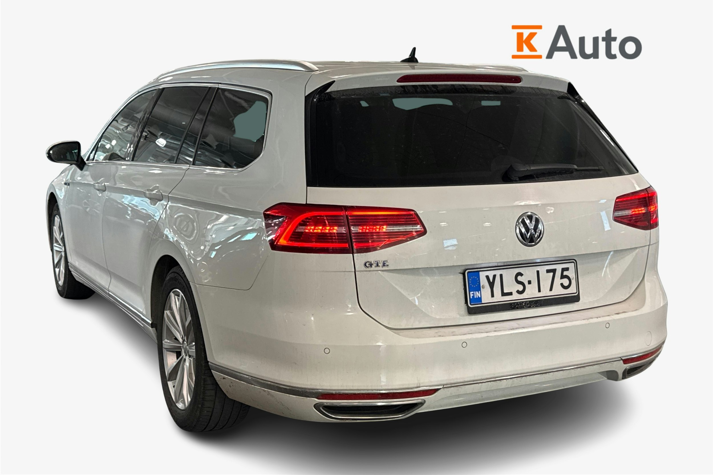 valkoinen Volkswagen Passat 2017 kuva 2.