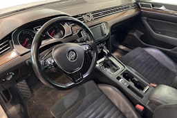 valkoinen Volkswagen Passat 2017 kuva 3.