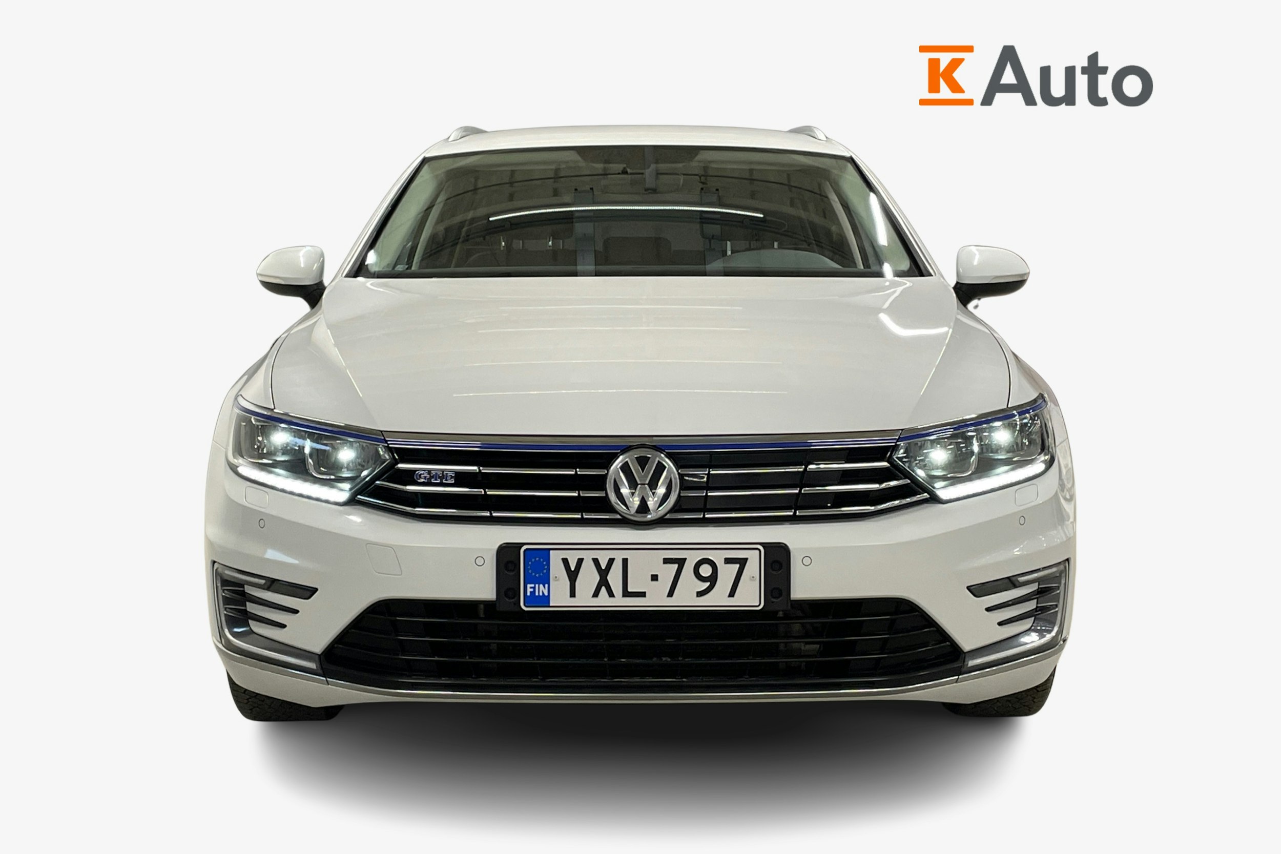 valkoinen Volkswagen Passat 2018 kuva 4.