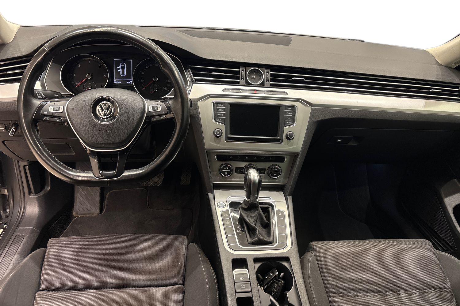 Volkswagen Passat 2017, bild 7/30