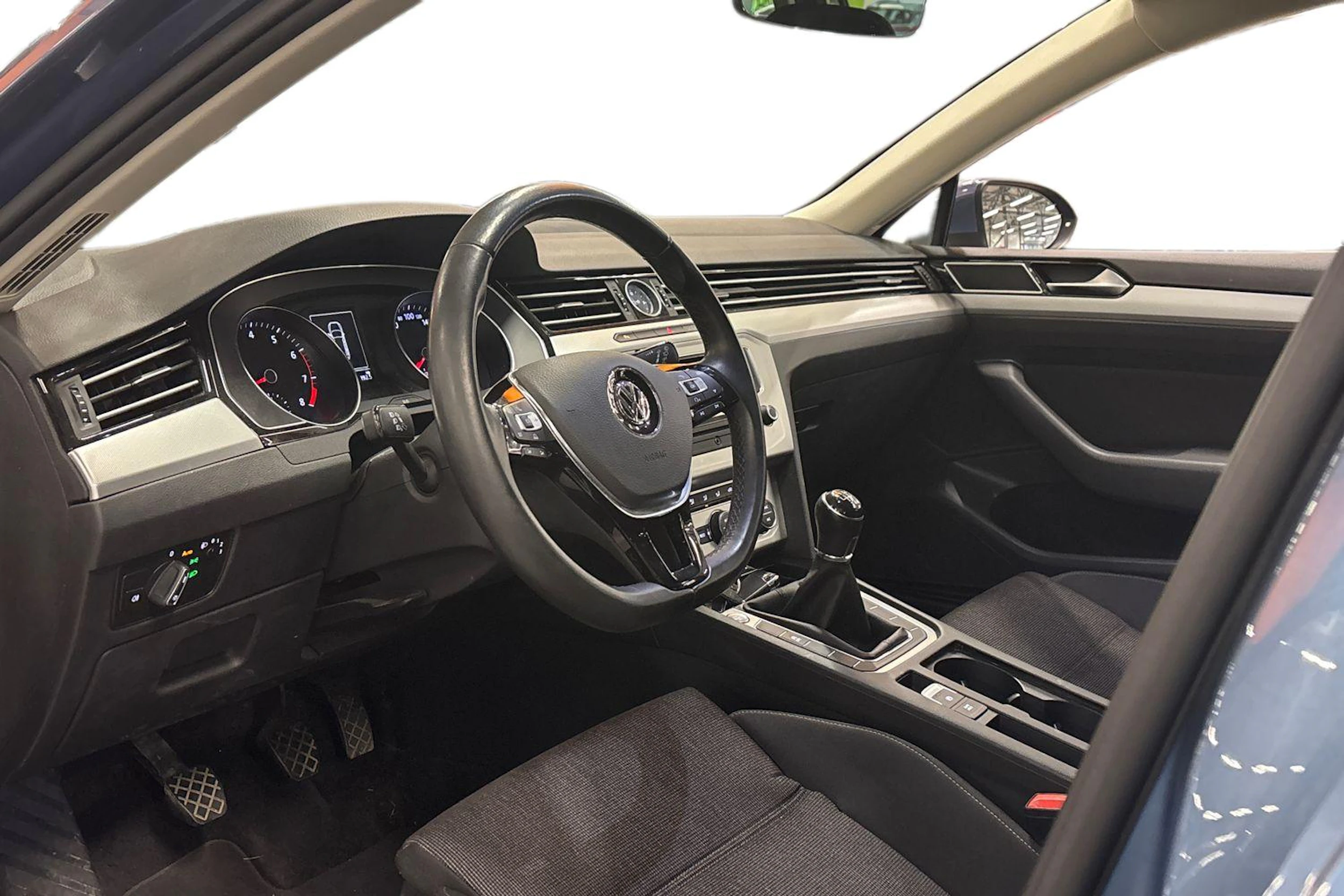 sininen Volkswagen Passat 2017 kuva 3.