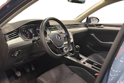 sininen Volkswagen Passat 2017 kuva 3.