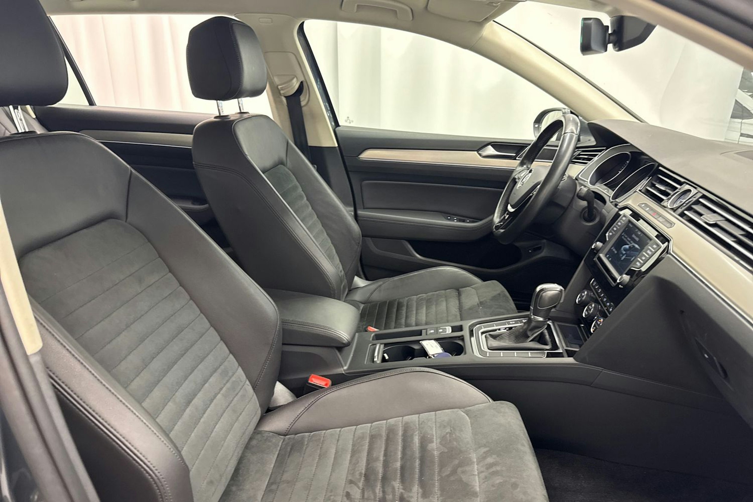 Harmaa Volkswagen PASSAT 2017 kuva 13.
