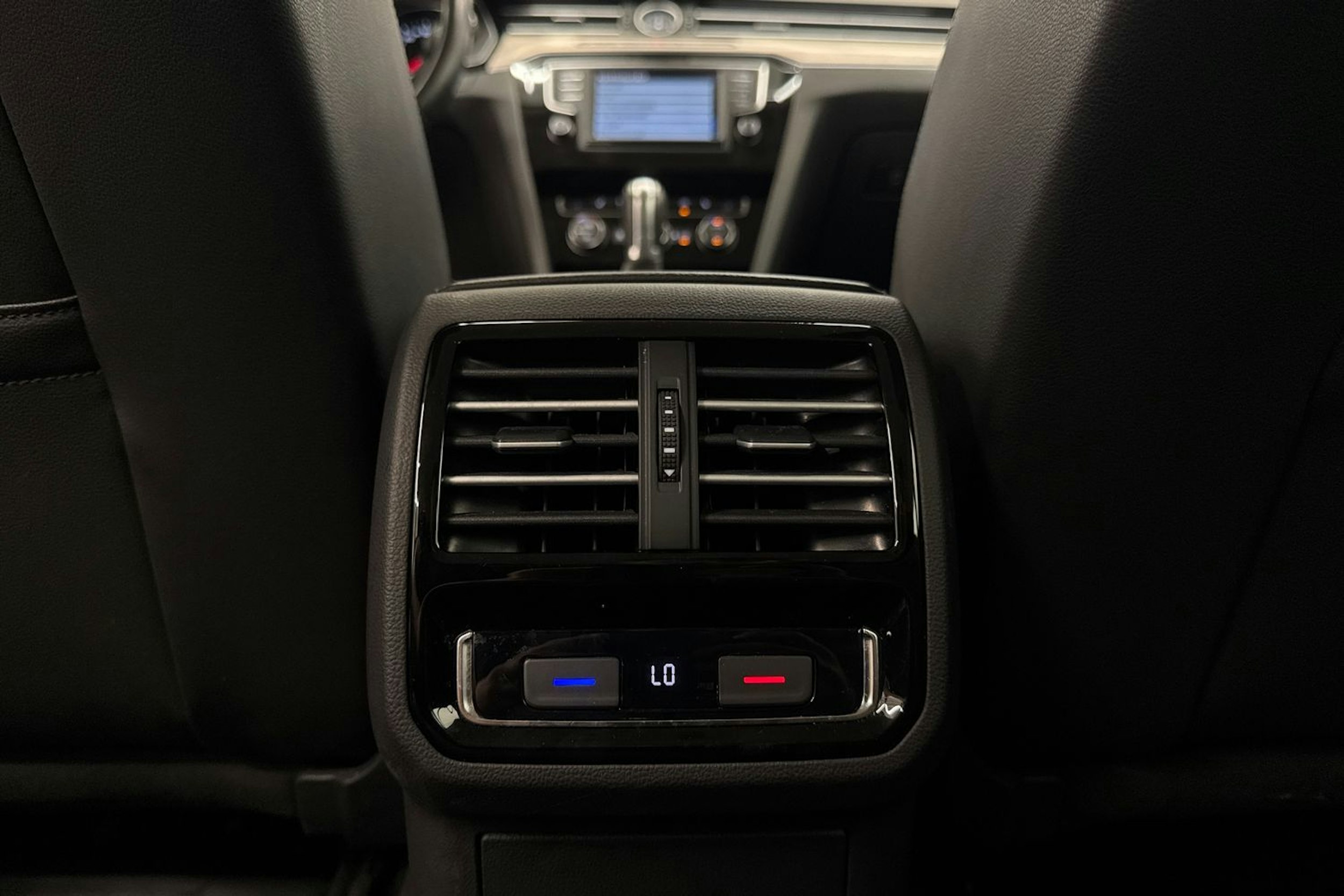 Harmaa Volkswagen PASSAT 2017 kuva 36.