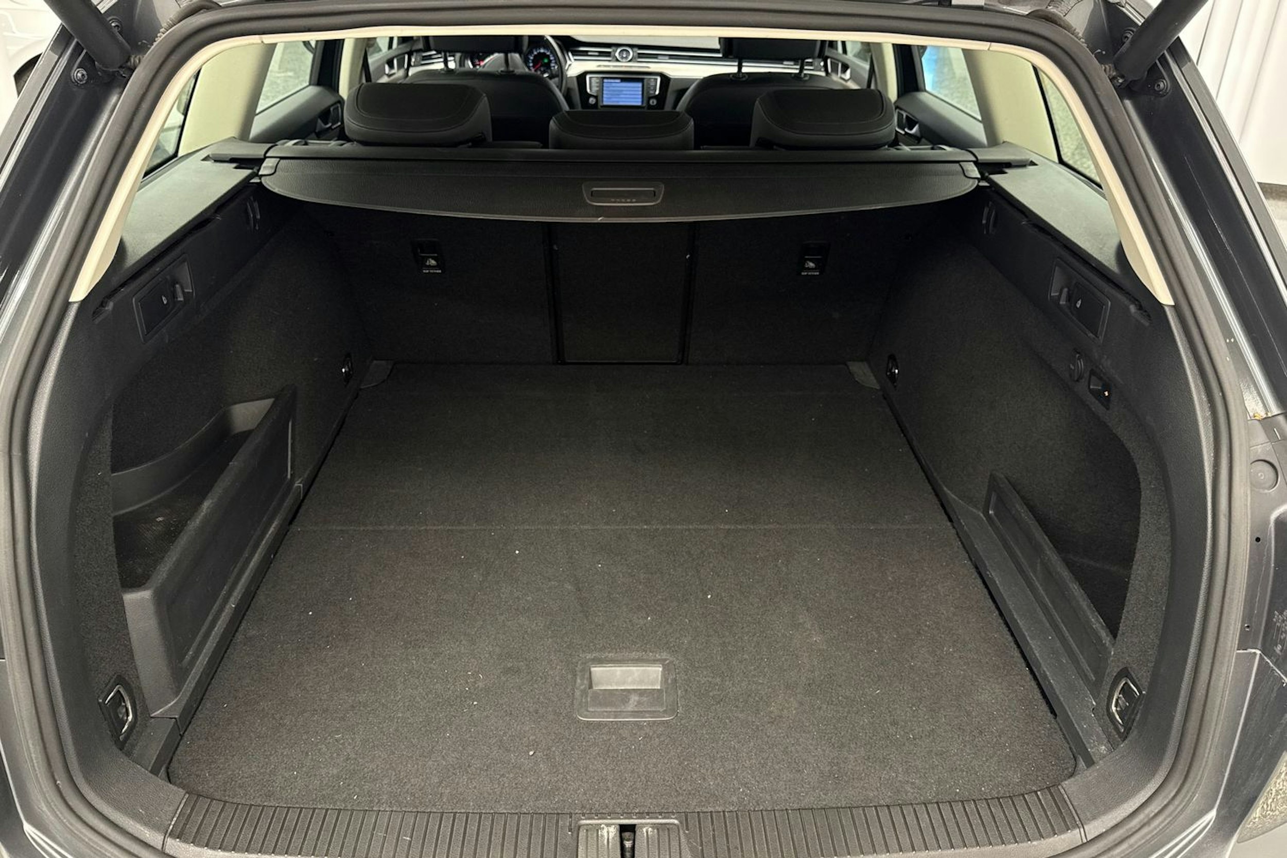 Harmaa Volkswagen PASSAT 2017 kuva 37.