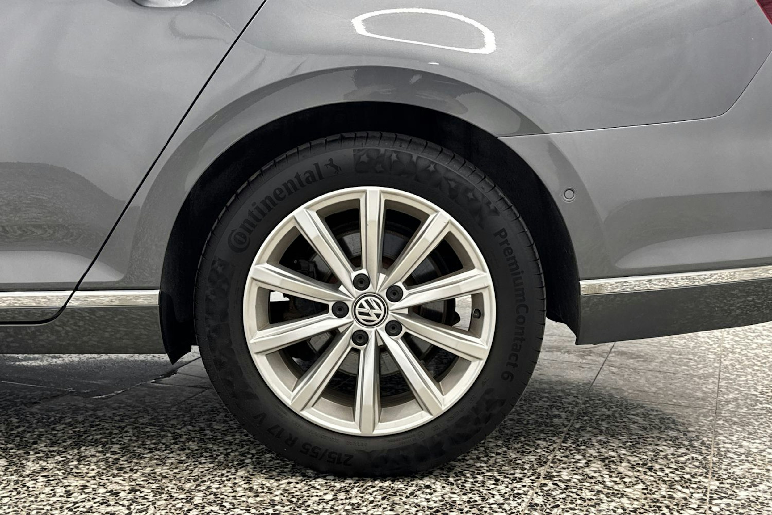 Harmaa Volkswagen PASSAT 2017 kuva 40.