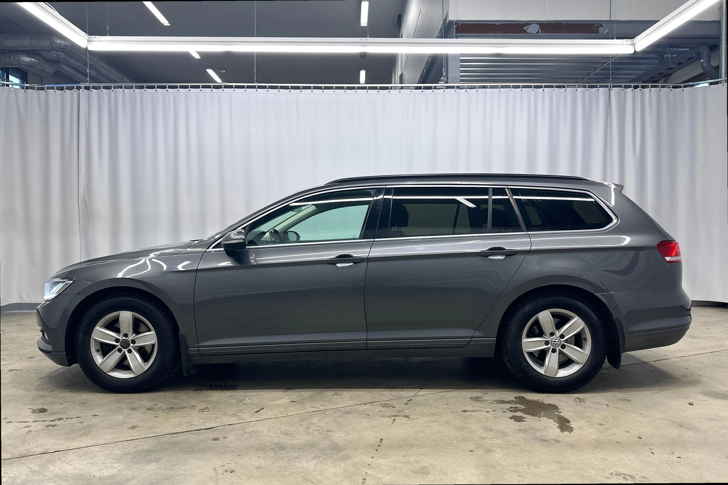 met. harmaa Volkswagen Passat 2017 kuva 7.