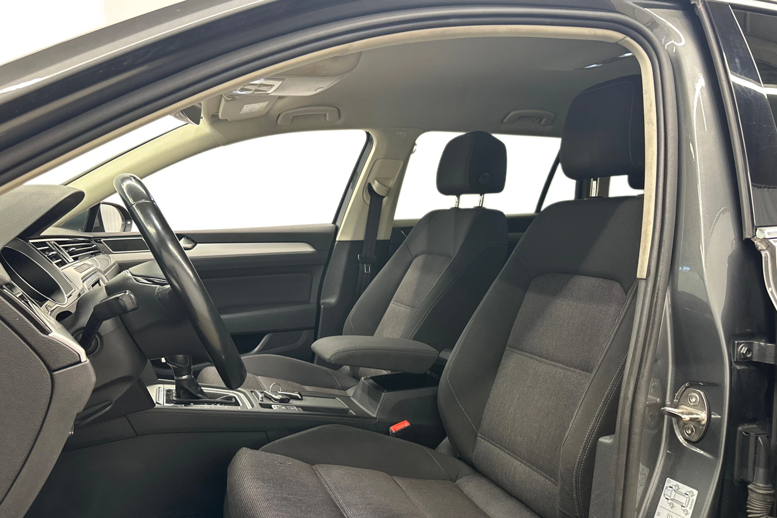 met. harmaa Volkswagen Passat 2017 kuva 8.