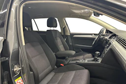 met. harmaa Volkswagen Passat 2017 kuva 9.