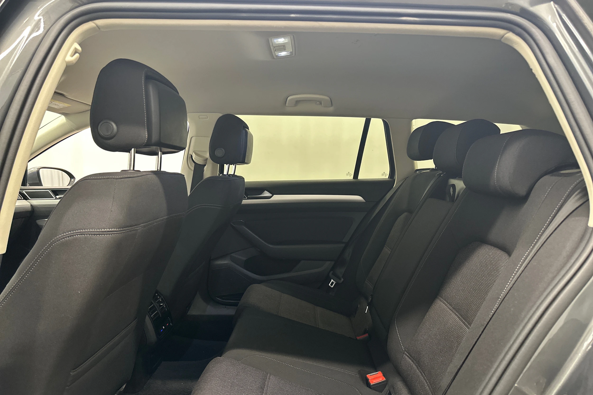 met. harmaa Volkswagen Passat 2017 kuva 11.
