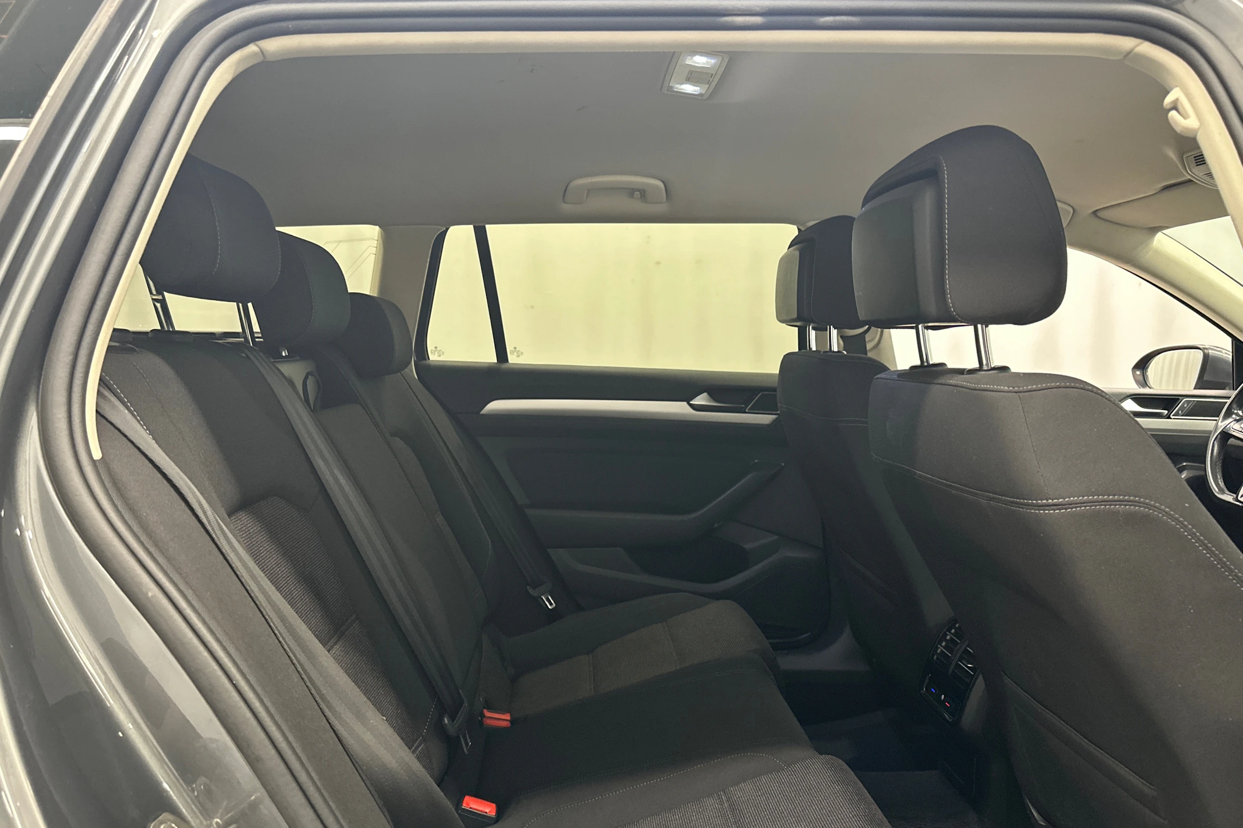 met. harmaa Volkswagen Passat 2017 kuva 12.