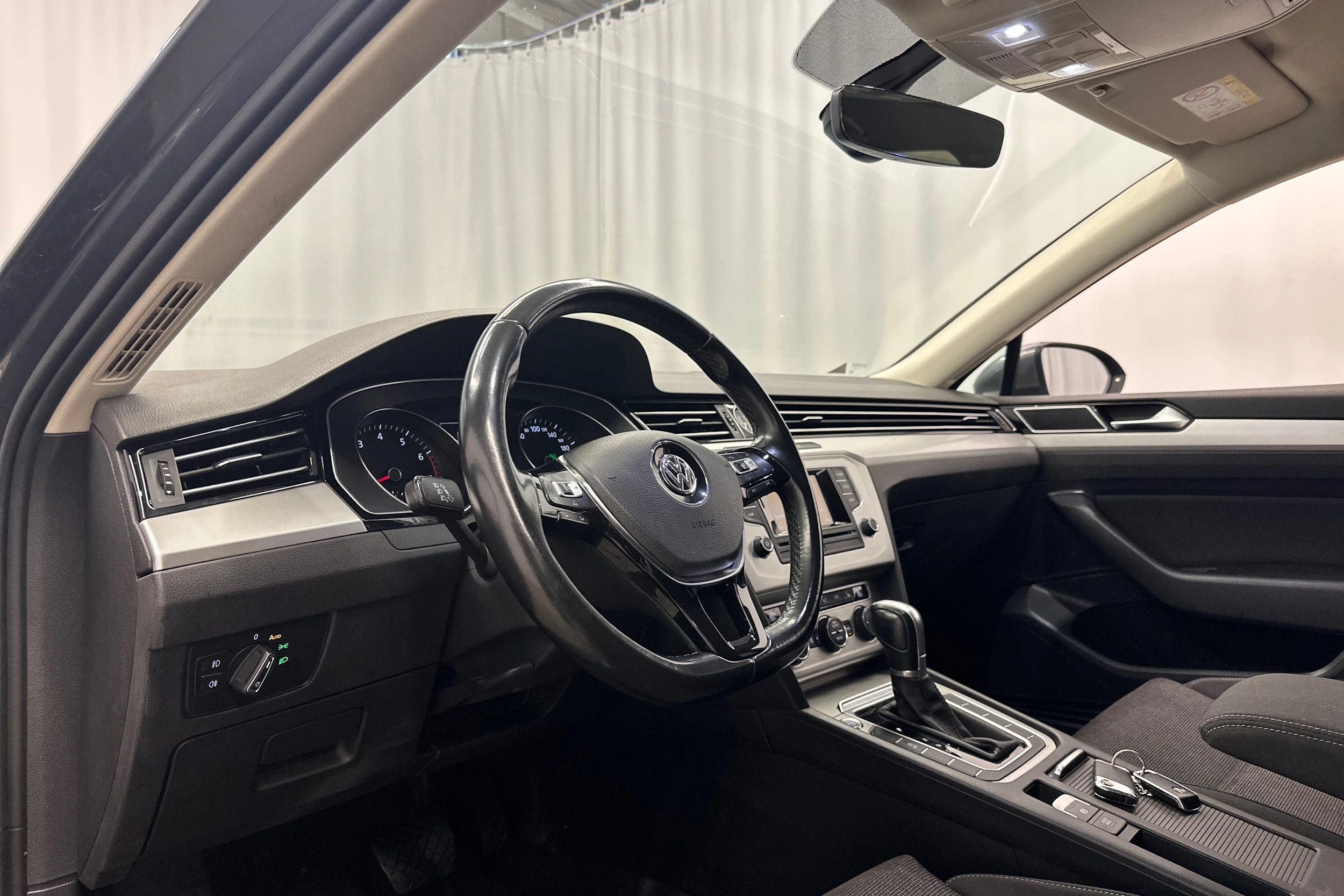 met. harmaa Volkswagen Passat 2017 kuva 13.