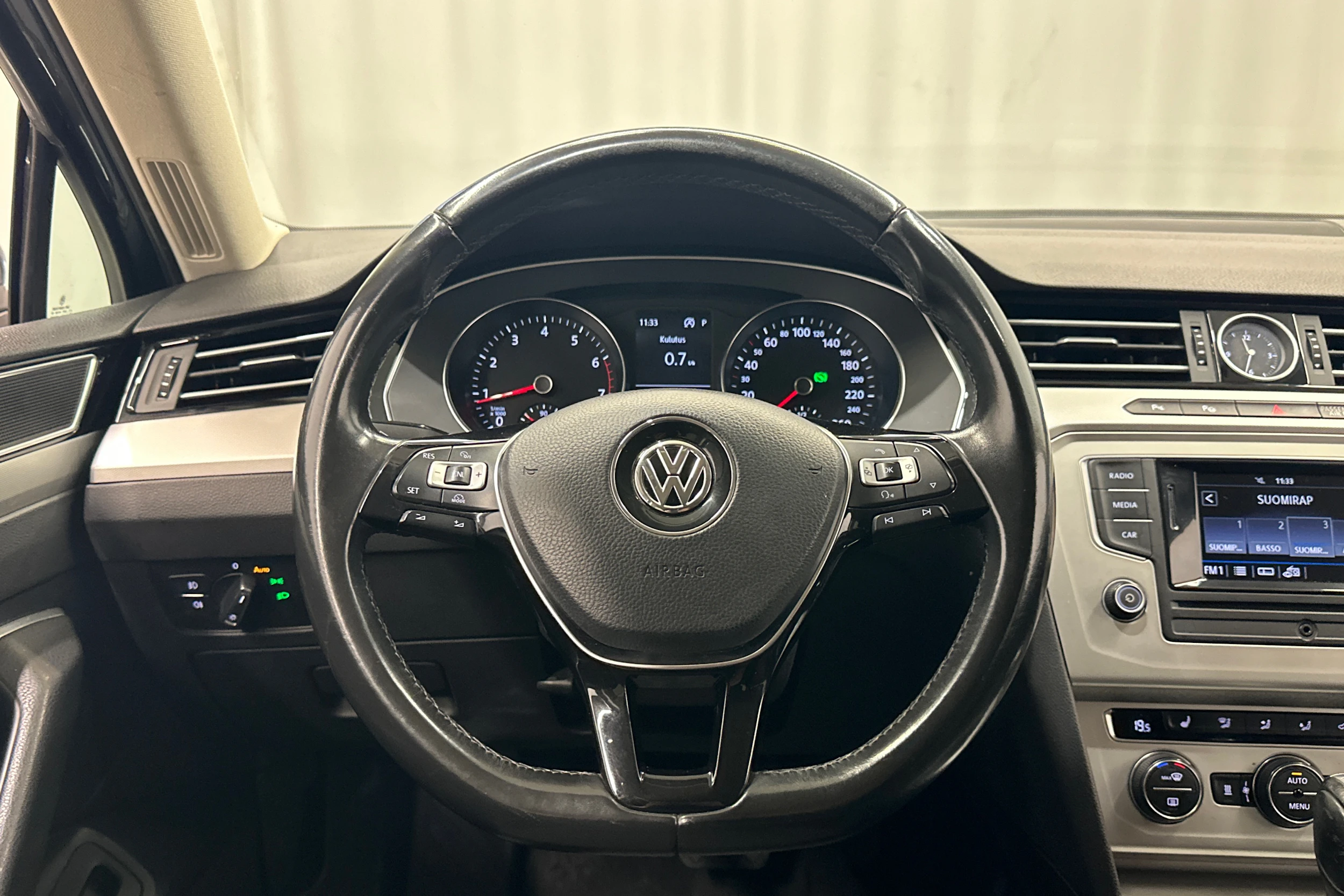 met. harmaa Volkswagen Passat 2017 kuva 16.