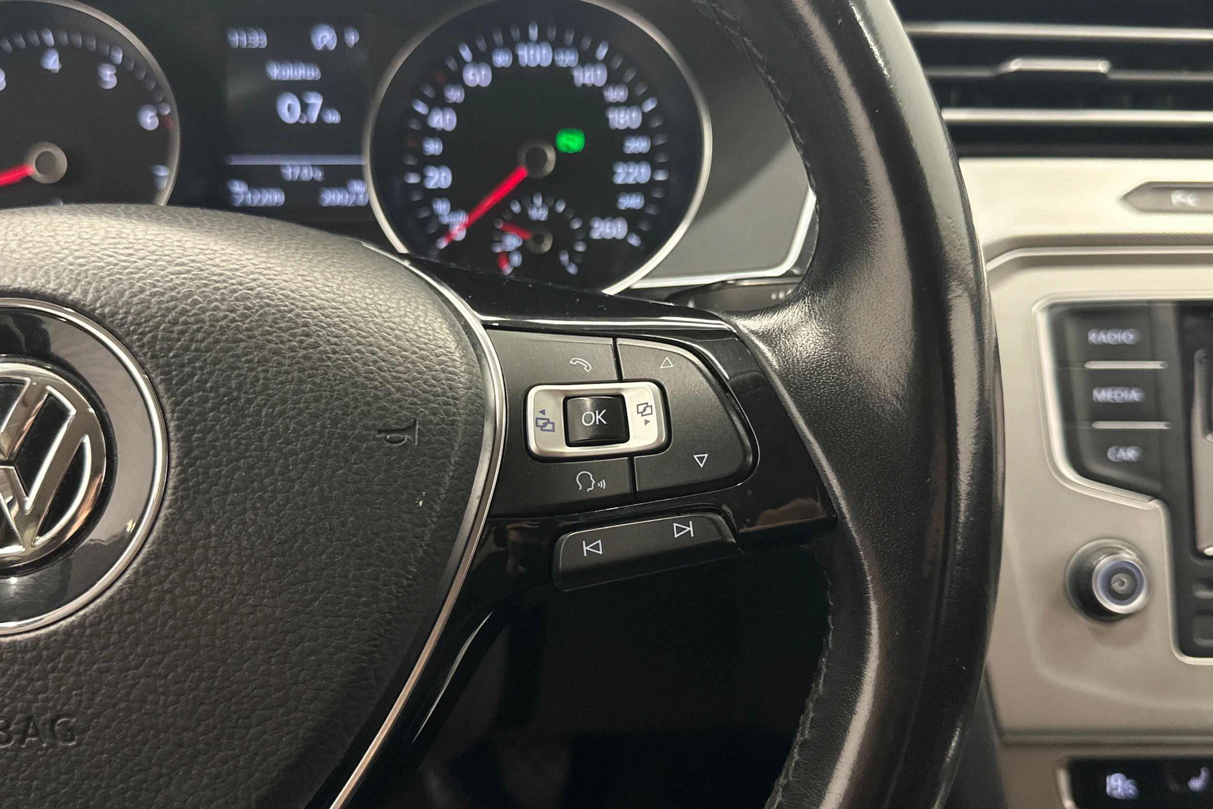 met. harmaa Volkswagen Passat 2017 kuva 18.
