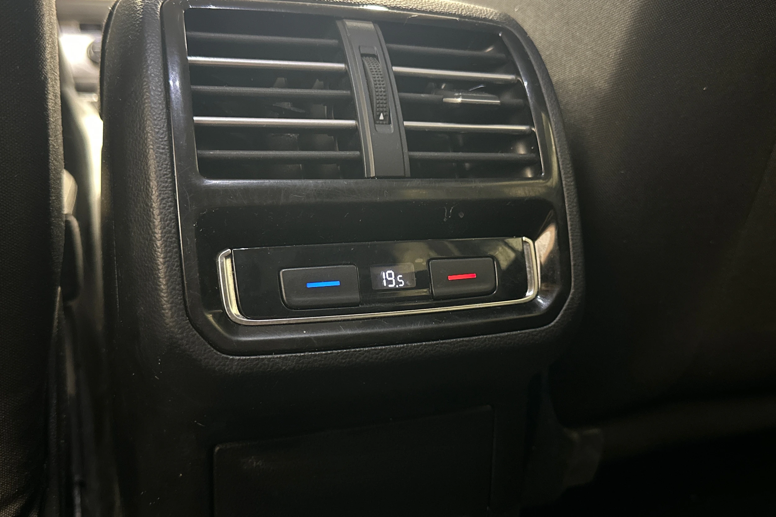 met. harmaa Volkswagen Passat 2017 kuva 28.