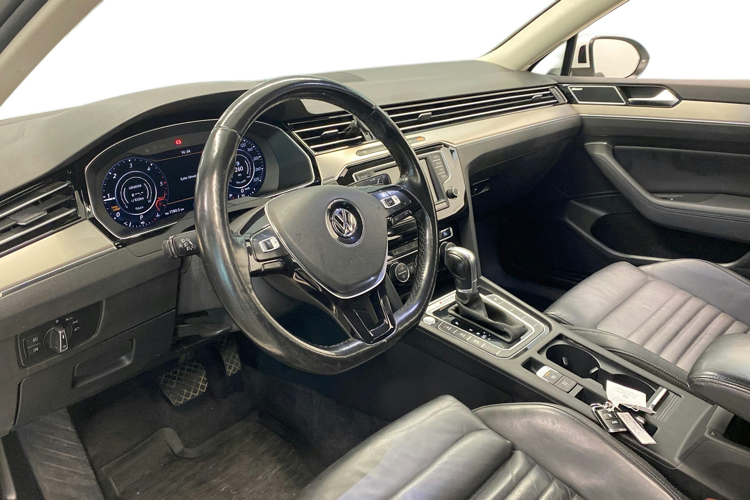 valkoinen Volkswagen Passat 2017 kuva 7.