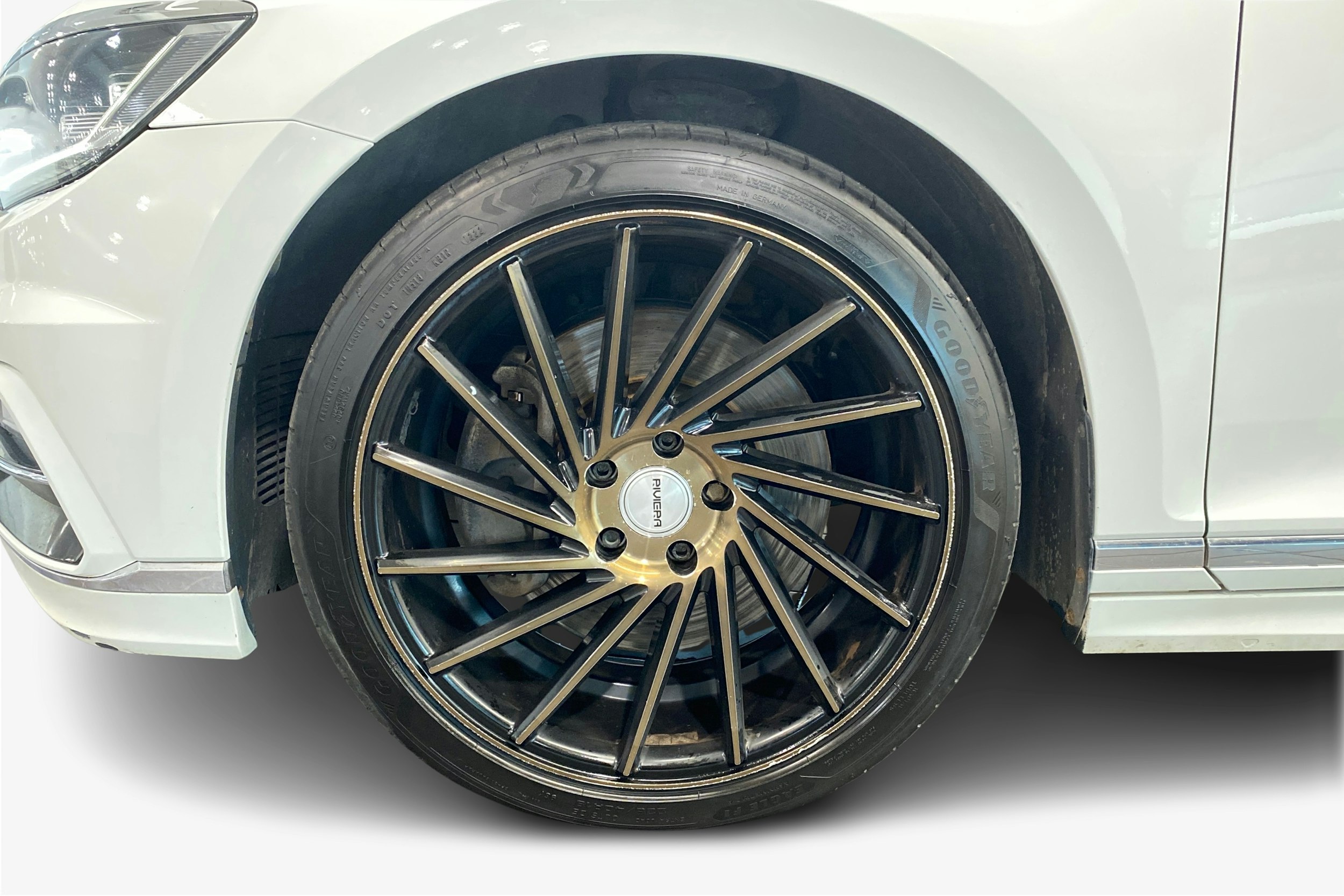 valkoinen Volkswagen Passat 2017 kuva 11.