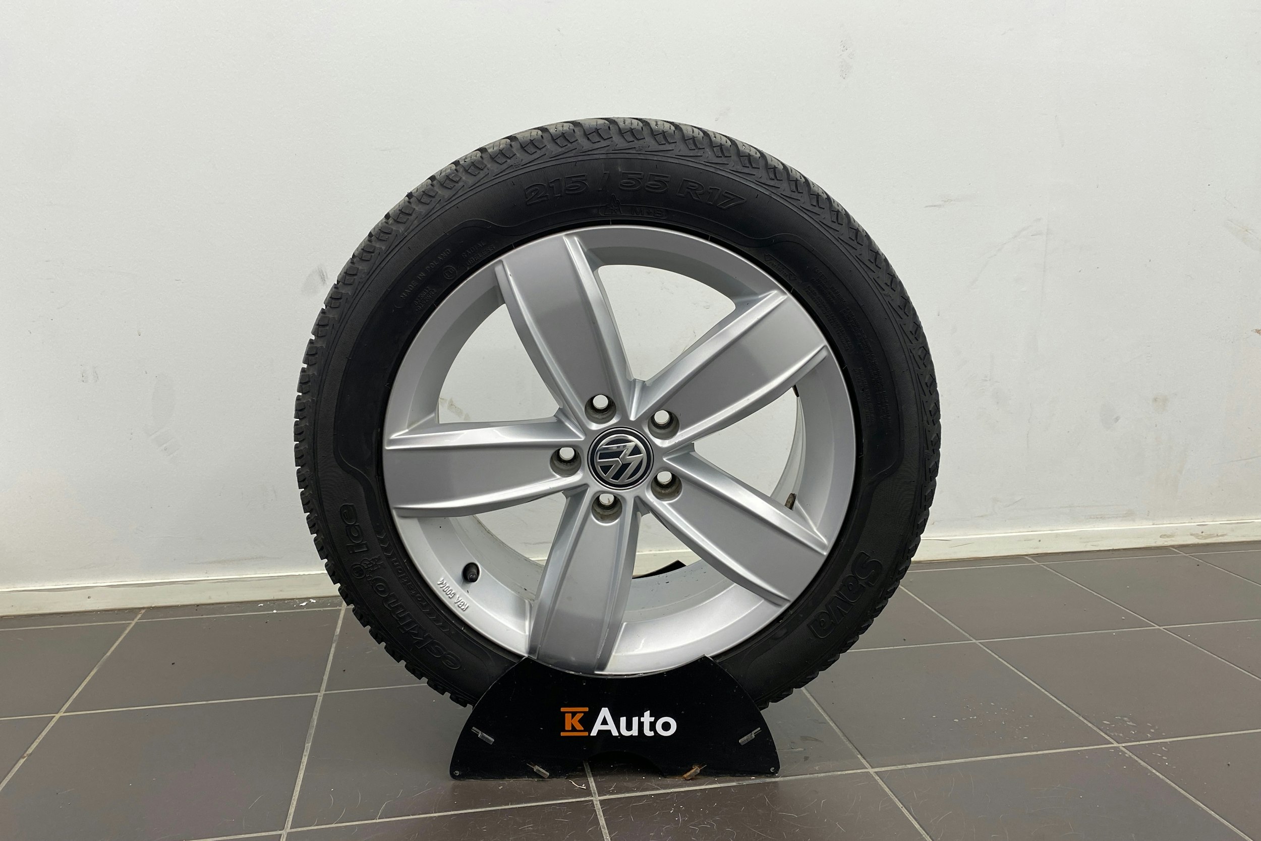 valkoinen Volkswagen Passat 2017 kuva 13.