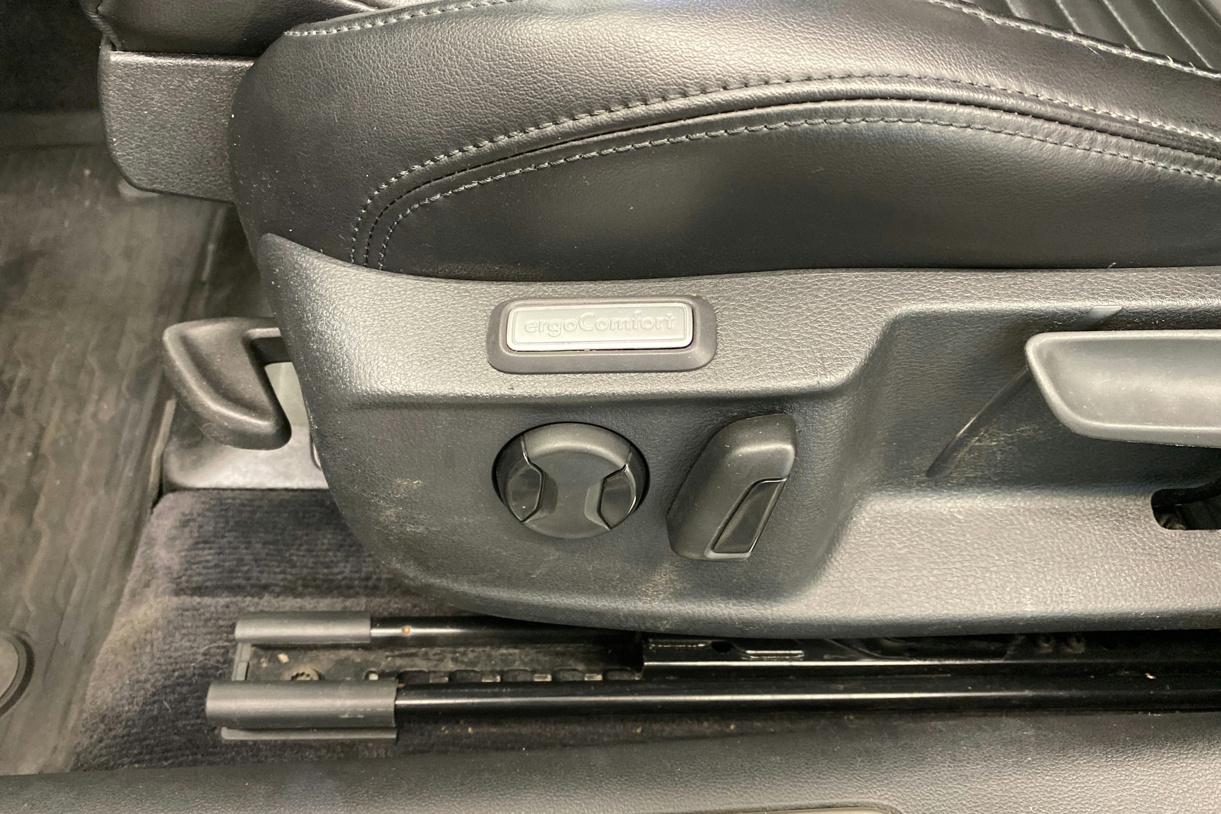 valkoinen Volkswagen Passat 2017 kuva 15.