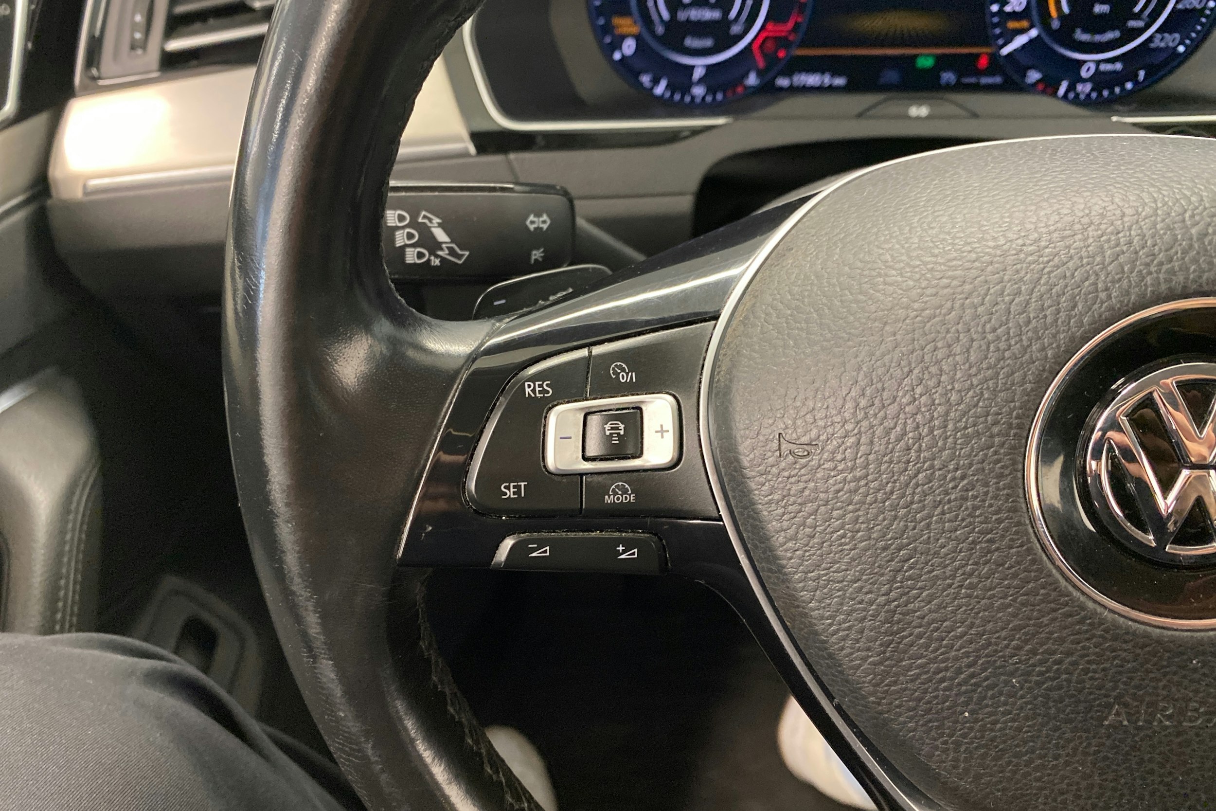 valkoinen Volkswagen Passat 2017 kuva 17.