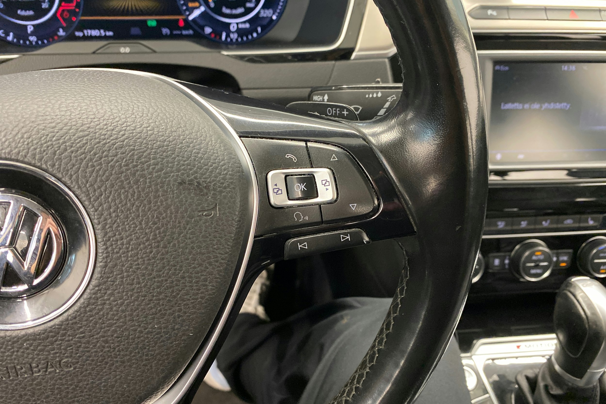 valkoinen Volkswagen Passat 2017 kuva 18.
