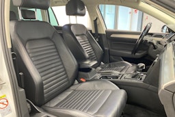 valkoinen Volkswagen Passat 2017 kuva 23.