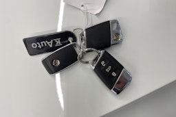 valkoinen Volkswagen Passat 2017 kuva 24.