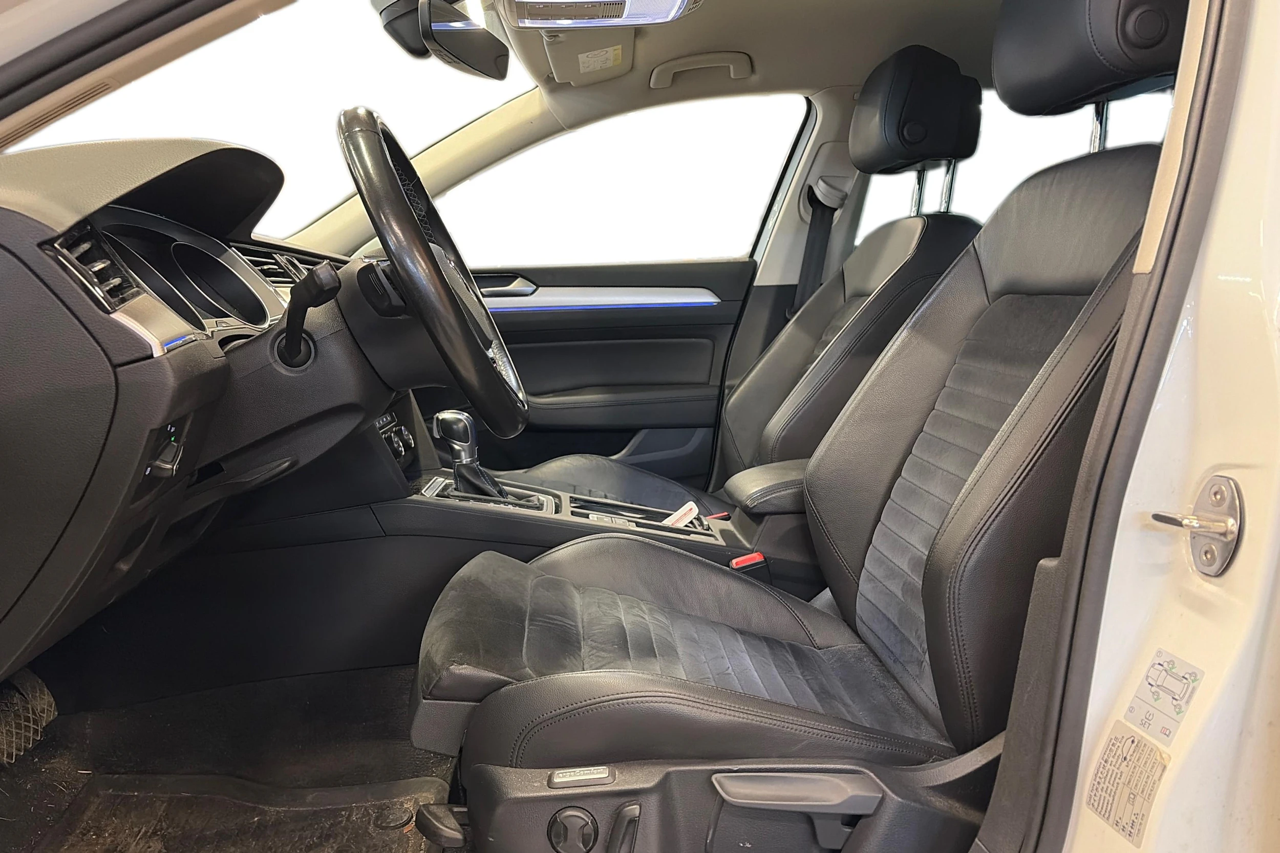 valkoinen Volkswagen Passat 2017 kuva 3.
