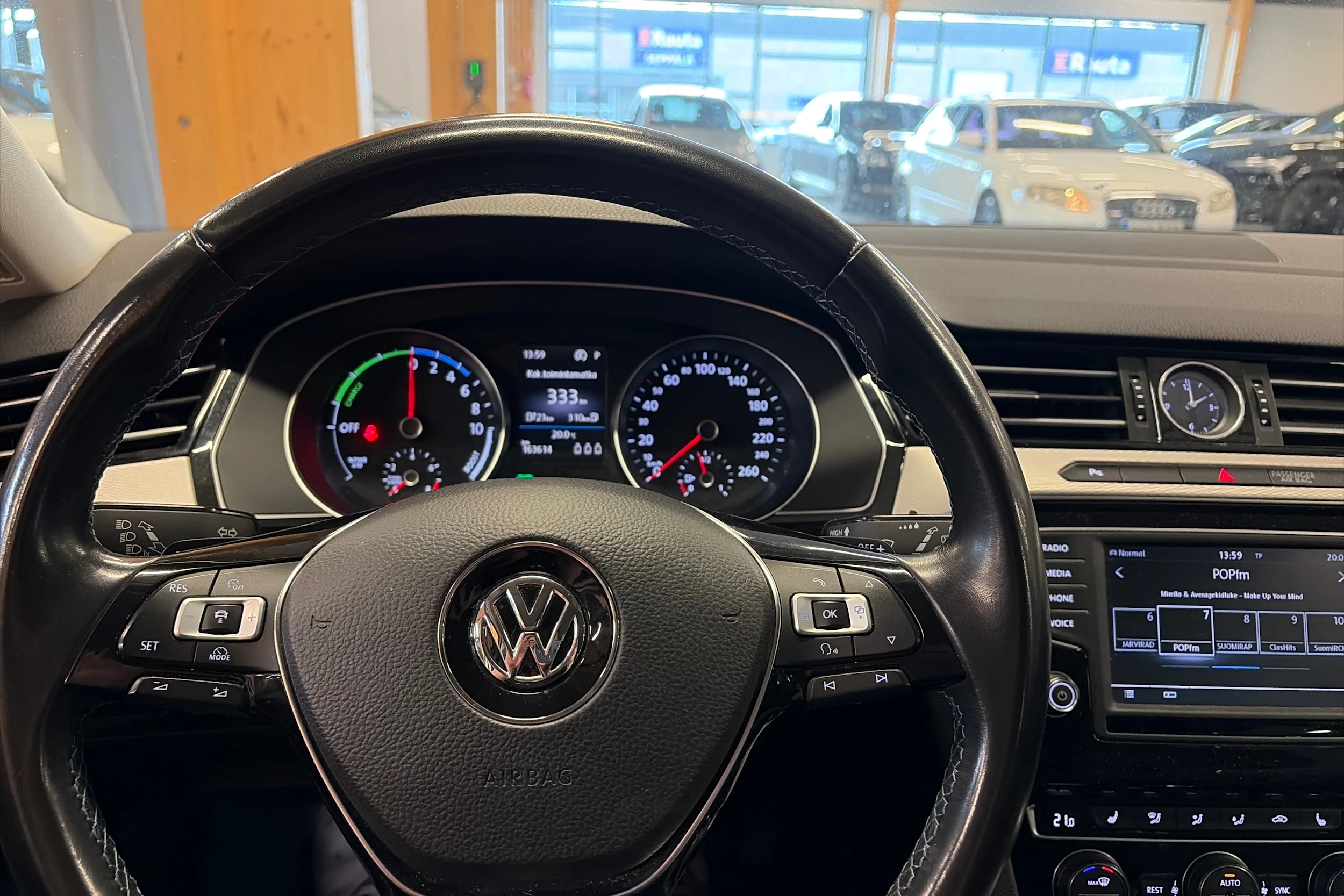 valkoinen Volkswagen Passat 2017 kuva 6.