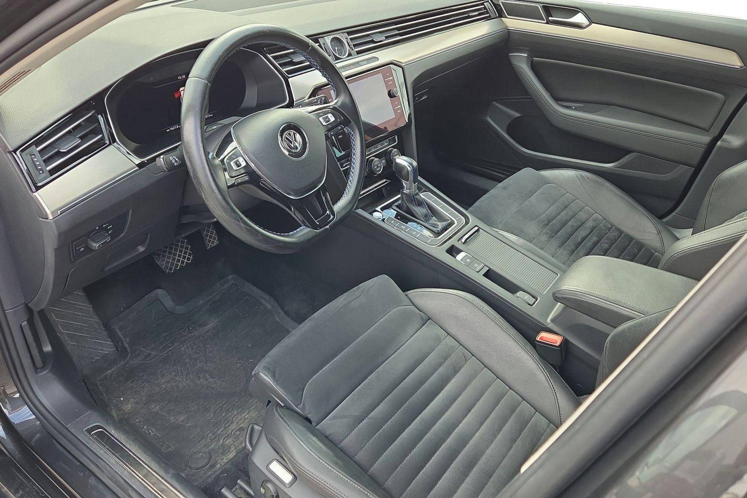 harmaa Volkswagen Passat 2017 kuva 3.