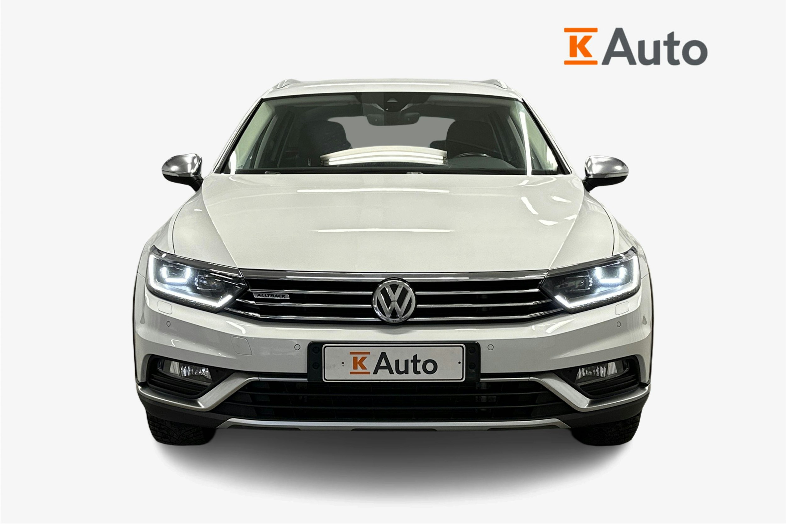 valkoinen Volkswagen Passat 2018 kuva 5.