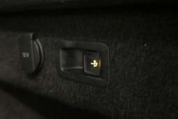 valkoinen Volkswagen Passat 2018 kuva 16.