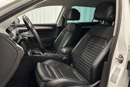 valkoinen Volkswagen Passat 2018 kuva 18.